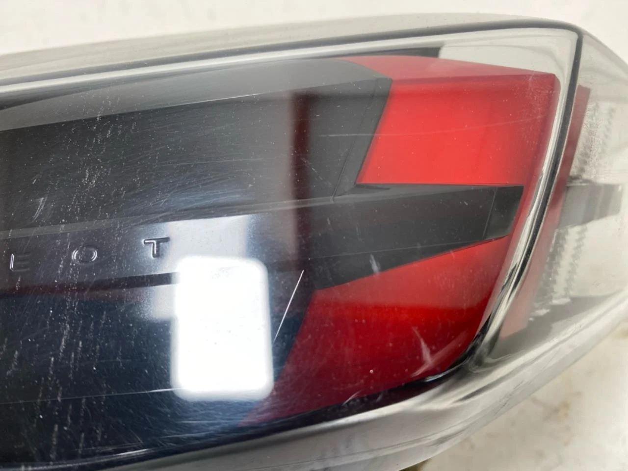 Peugeot 2008/E-2008 2020-> Lampă spate stânga vedere 2