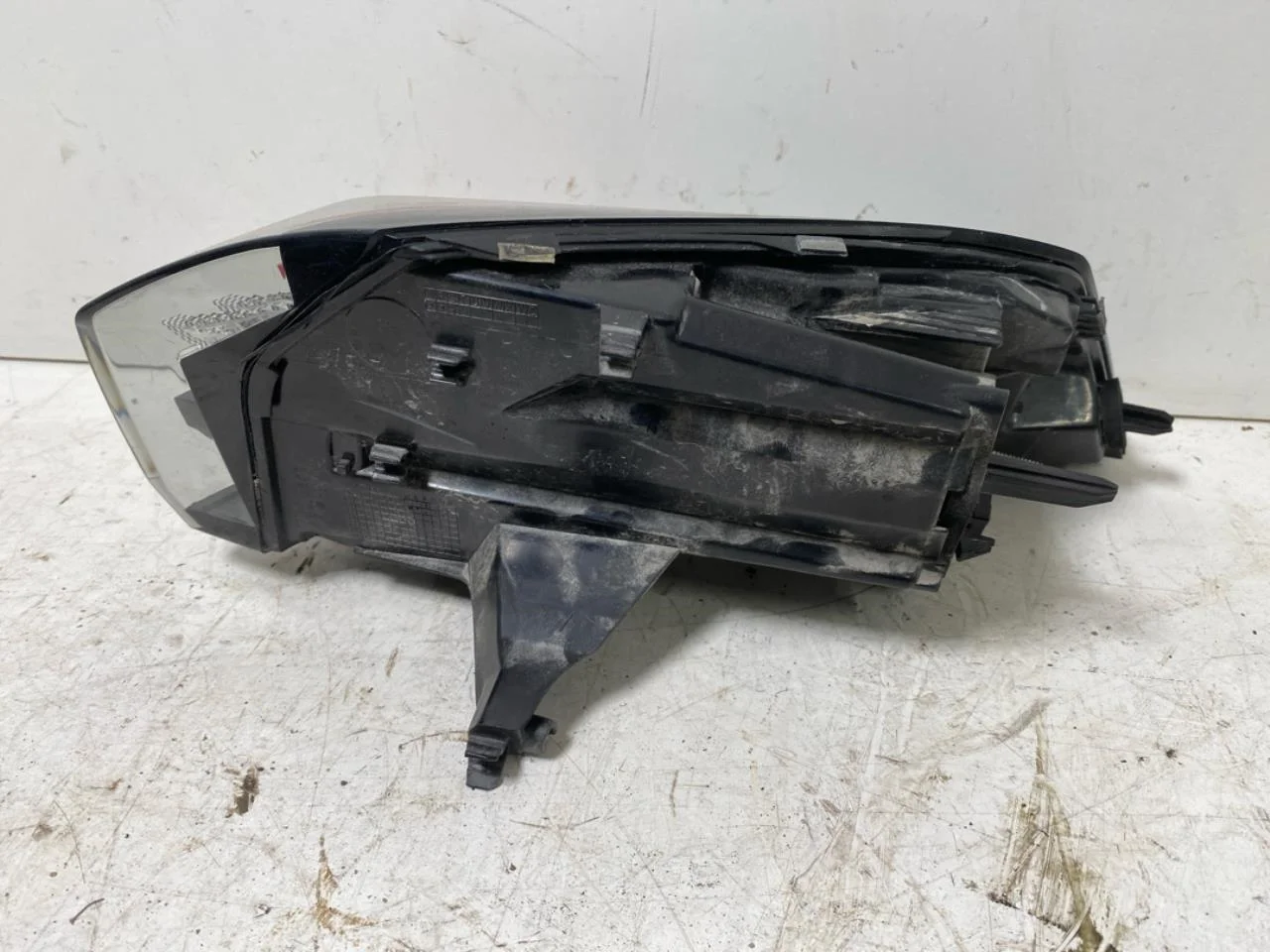 Peugeot 2008/E-2008 2020-> Lampă spate stânga vedere 3