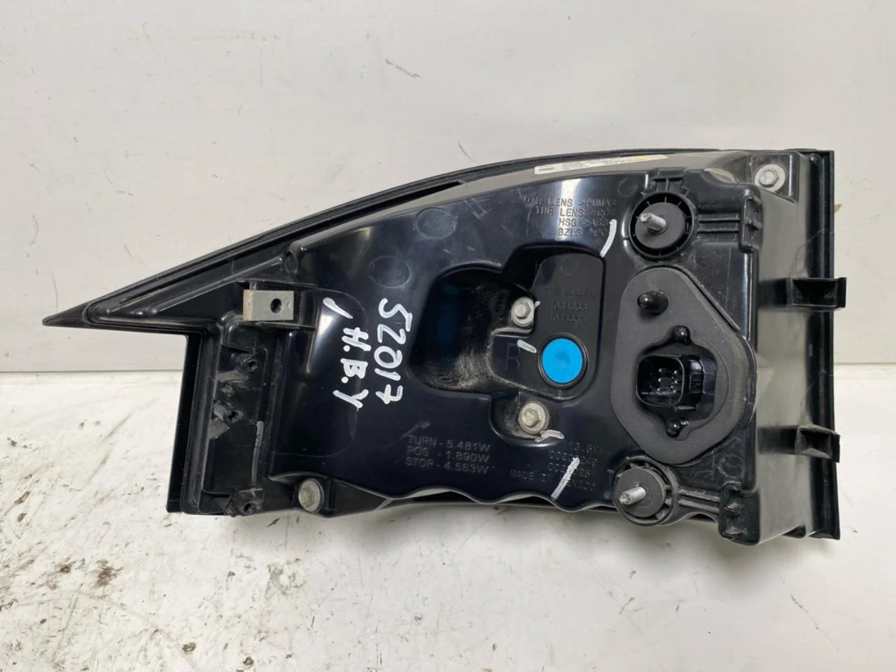 Tesla MODEL X 2016- Right tail light view 2