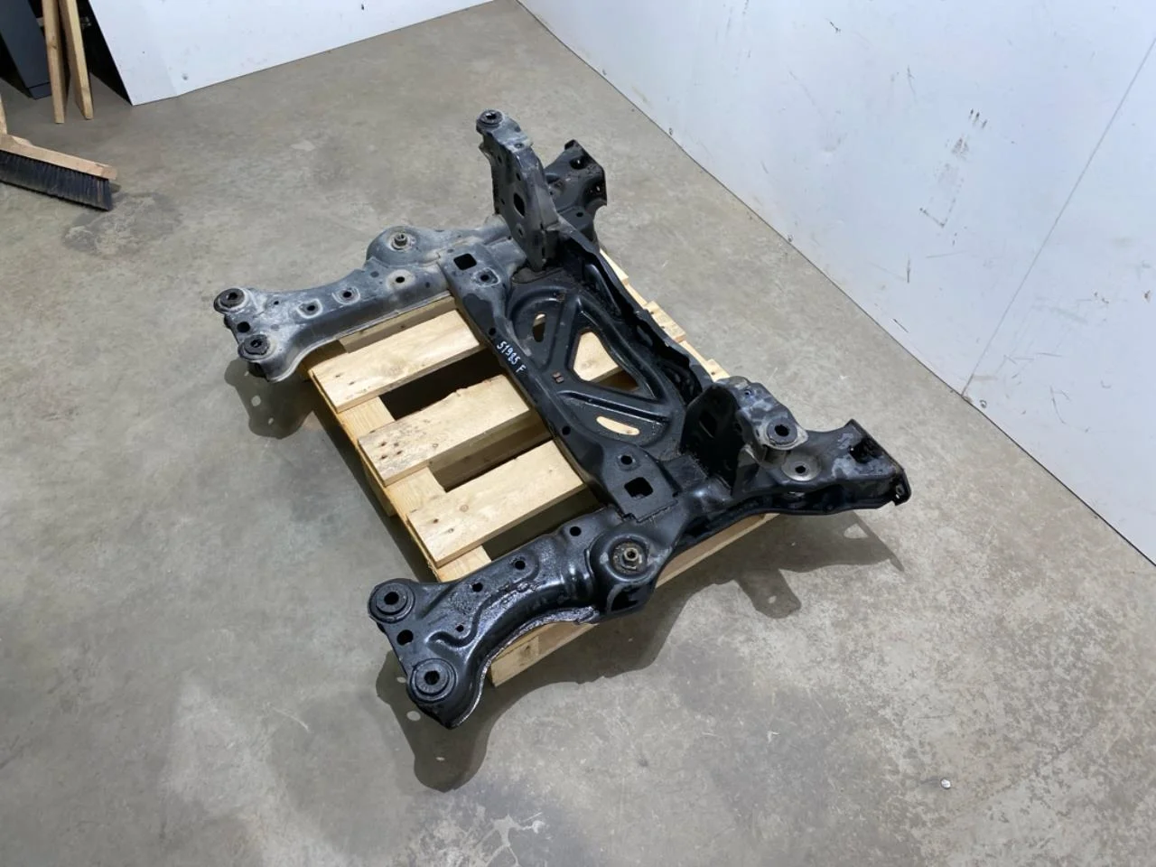 Volkswagen ID.3 2021- Front subframe view 2
