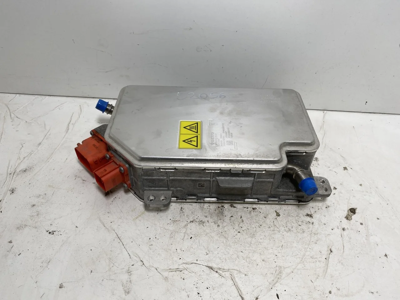 Volvo XC40/RECHARGE 2018- Battery charger