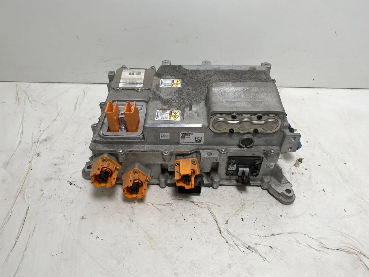 Volvo XC40/RECHARGE 2018- Inverter, 12-220V