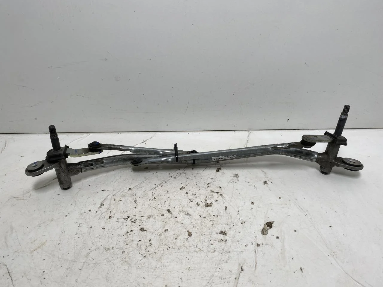 Volvo XC40/RECHARGE 2018- Windshield wiper linkage view 3