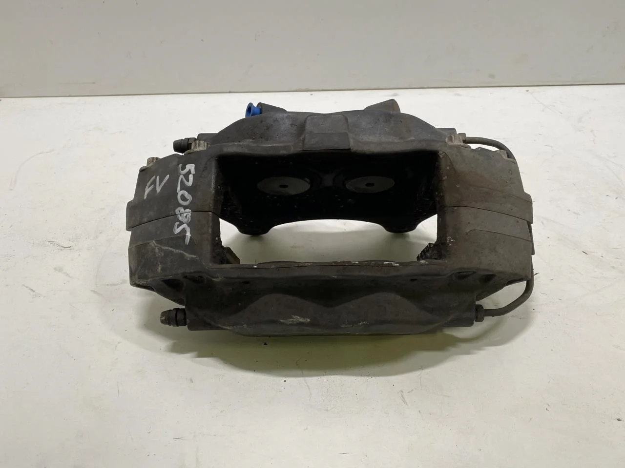 Tesla MODEL S 2013- Front left brake caliper