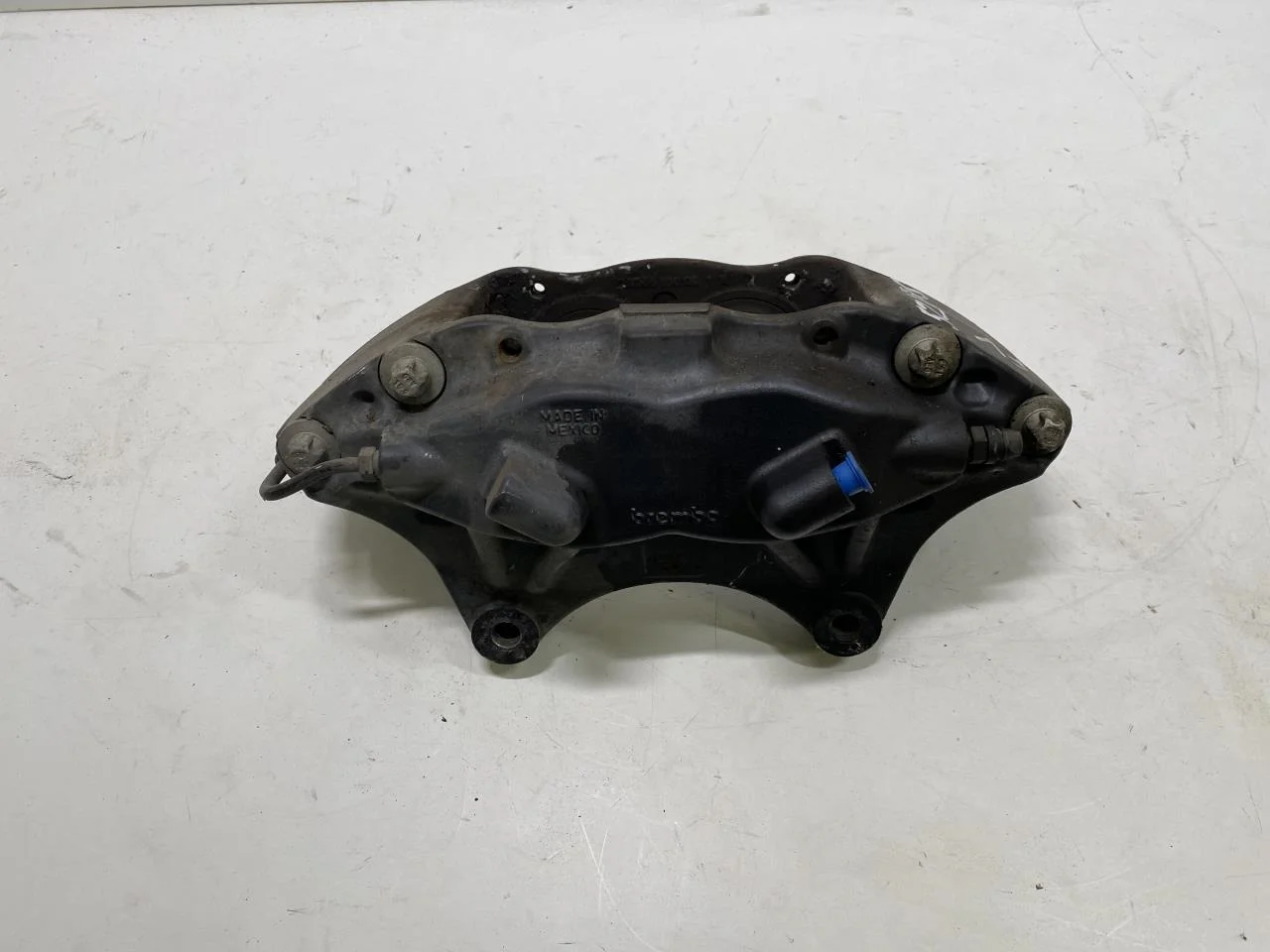 Tesla MODEL S 2013- Front left brake caliper view 2