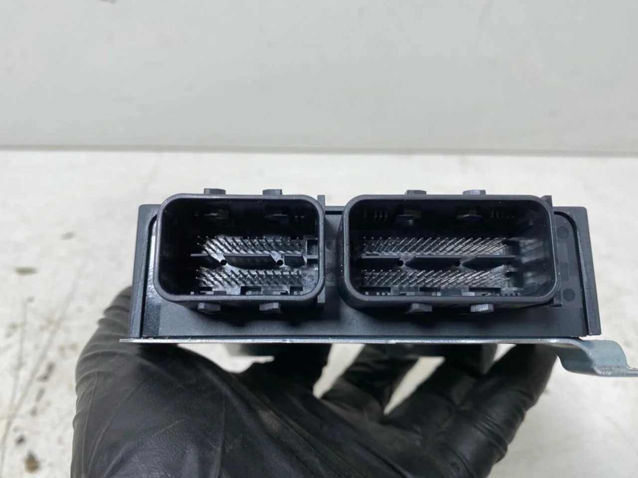 Tesla MODEL Y 2021- Unitate electronică airbag vedere 3