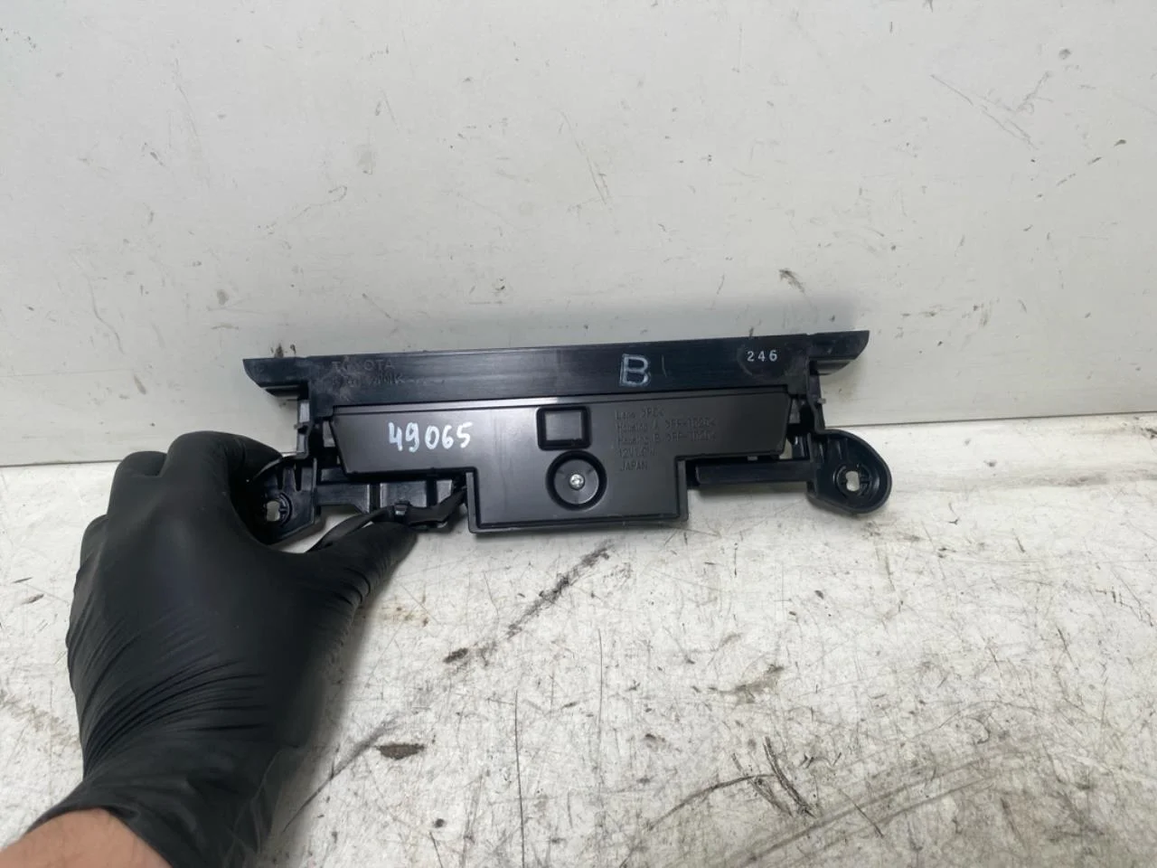 Subaru SOLTERRA 2022- Rear window brake light view 2