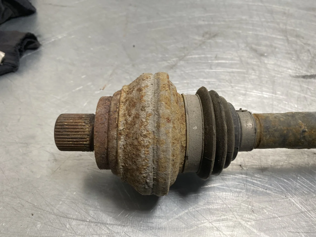 Volkswagen ID.4 2021- Rear right driveshaft view 2