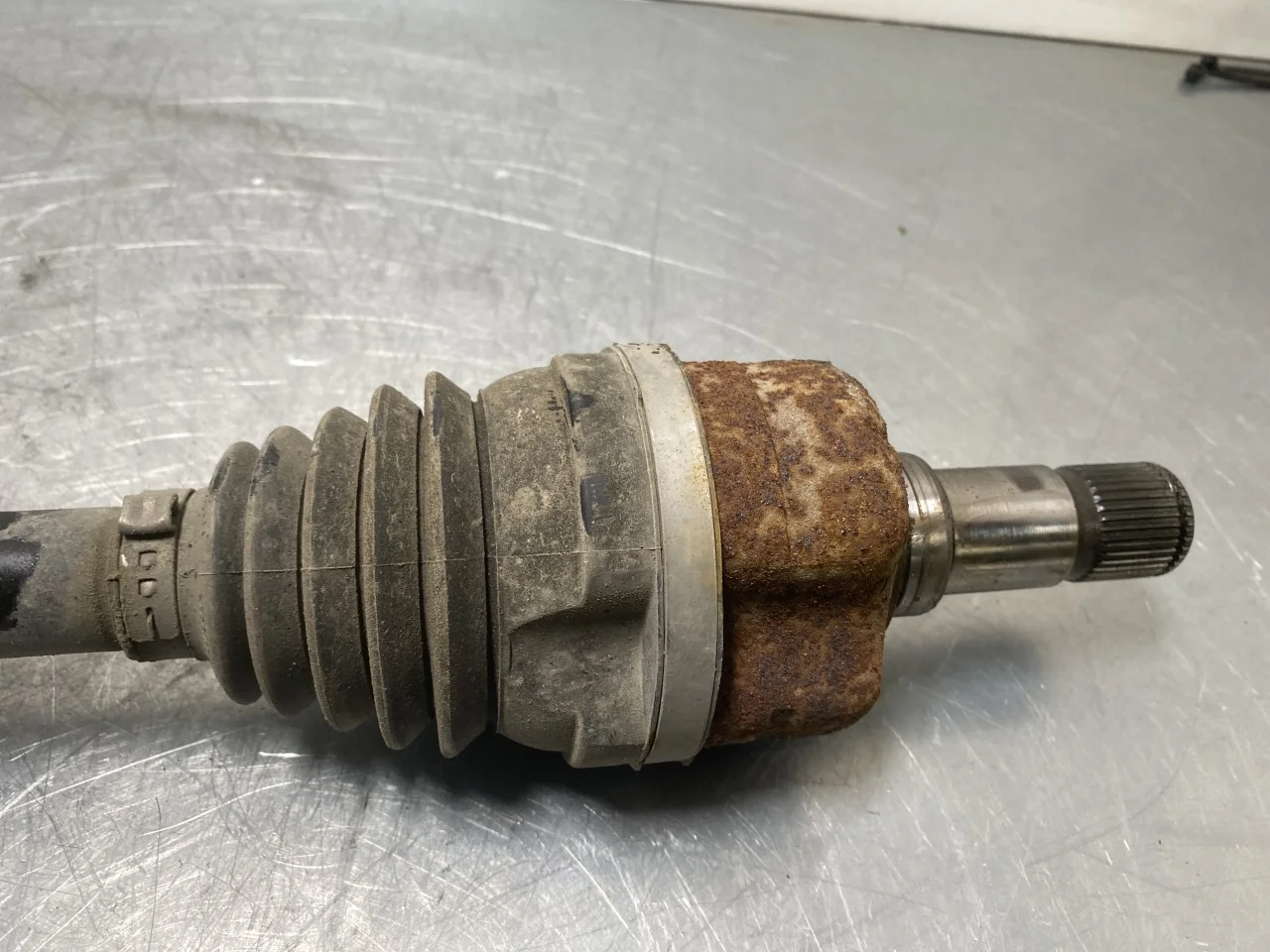 Volkswagen ID.4 2021- Rear right driveshaft view 4