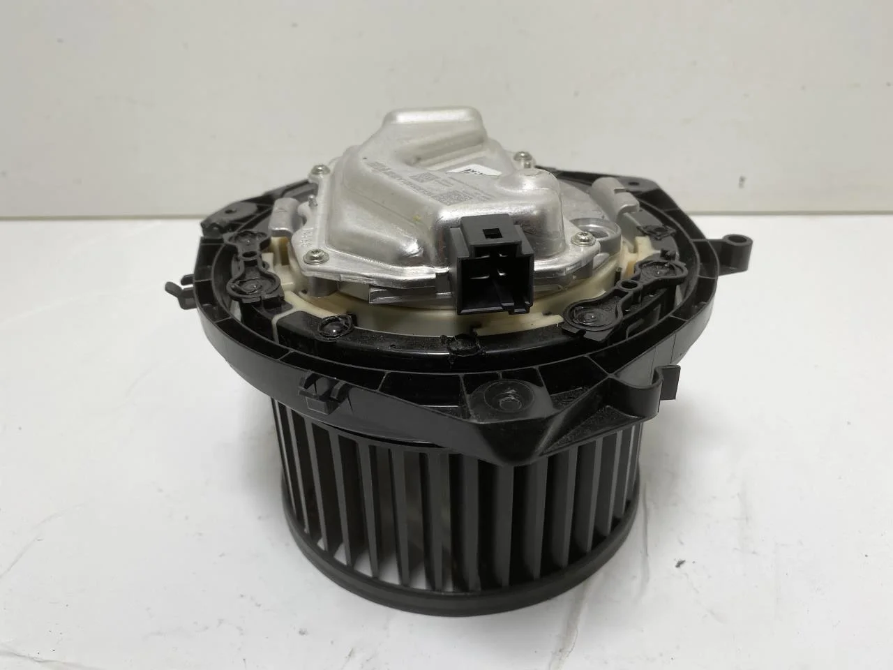 Volkswagen ID.4 2021- Fűtésventilátor motor nézet 4