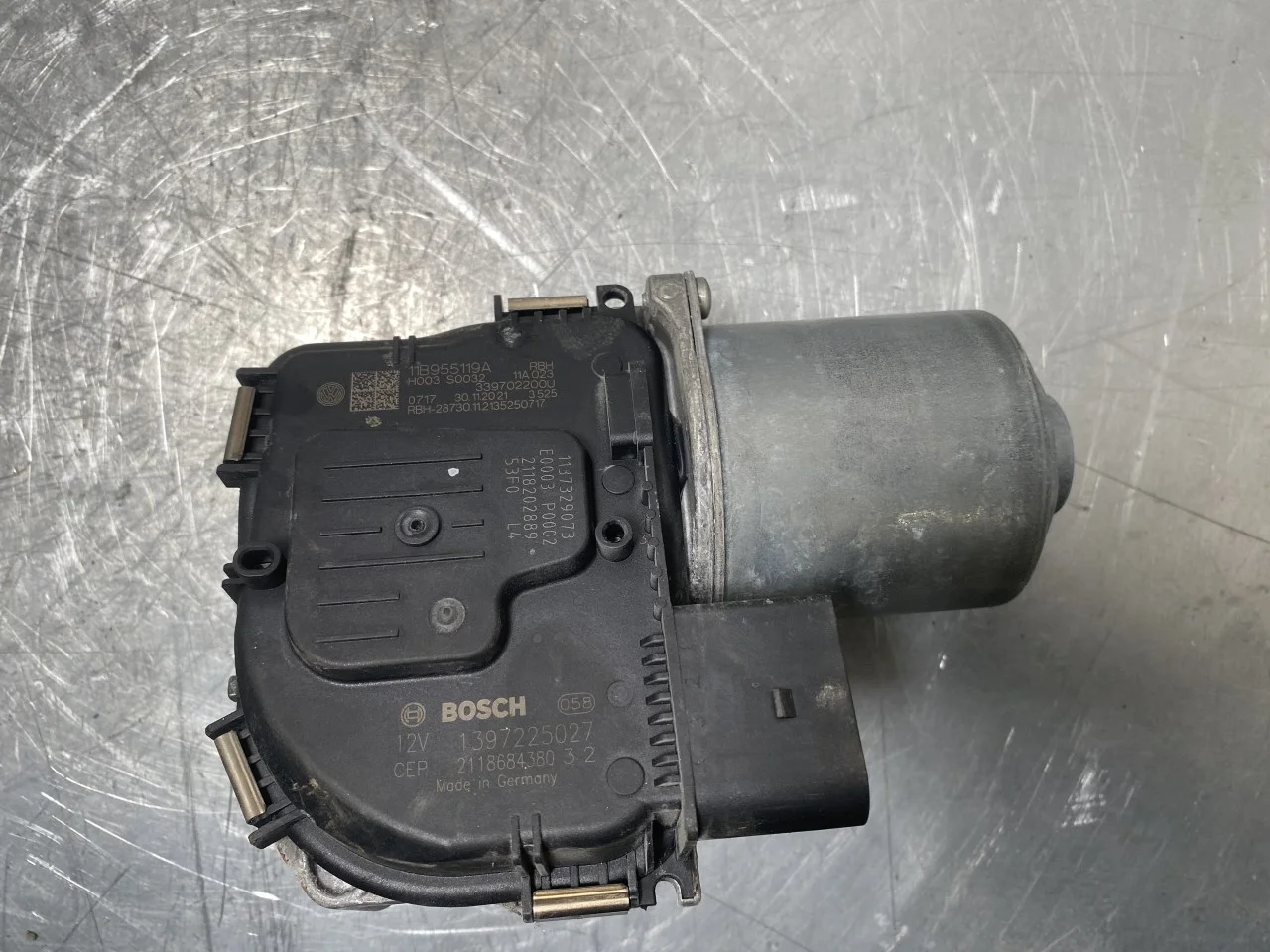 Volkswagen ID.4 2021- Ablaktörlő motor, szélvédő
