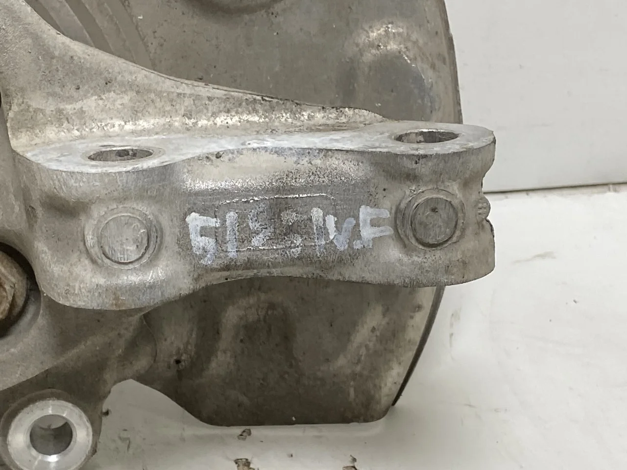 Ford MUSTANG MACH-E 2021- Csonkállvány, bal első nézet 3