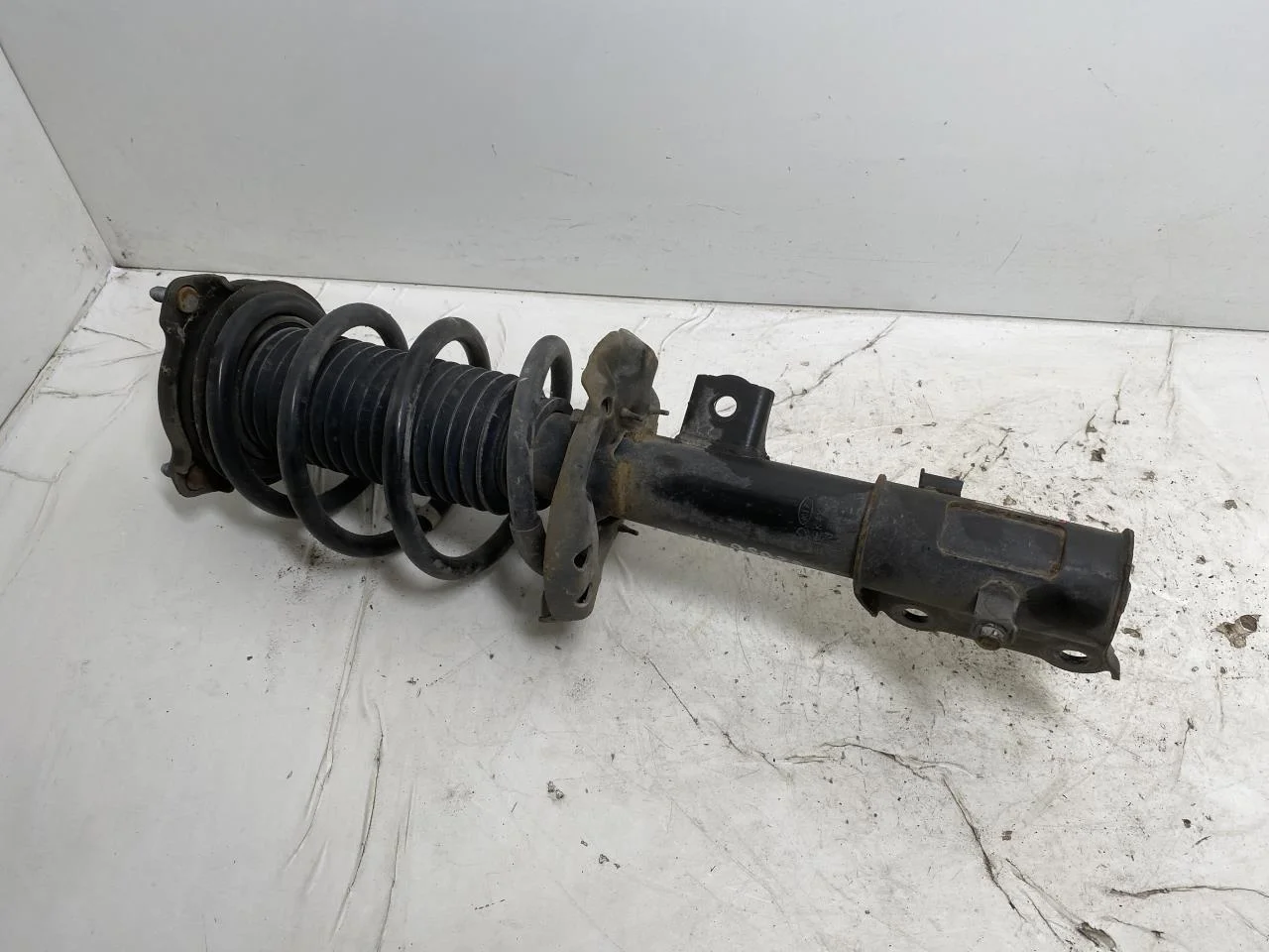 Hyundai KONA / ELECTRIC 2018-23 Strut assembly, front right view 4