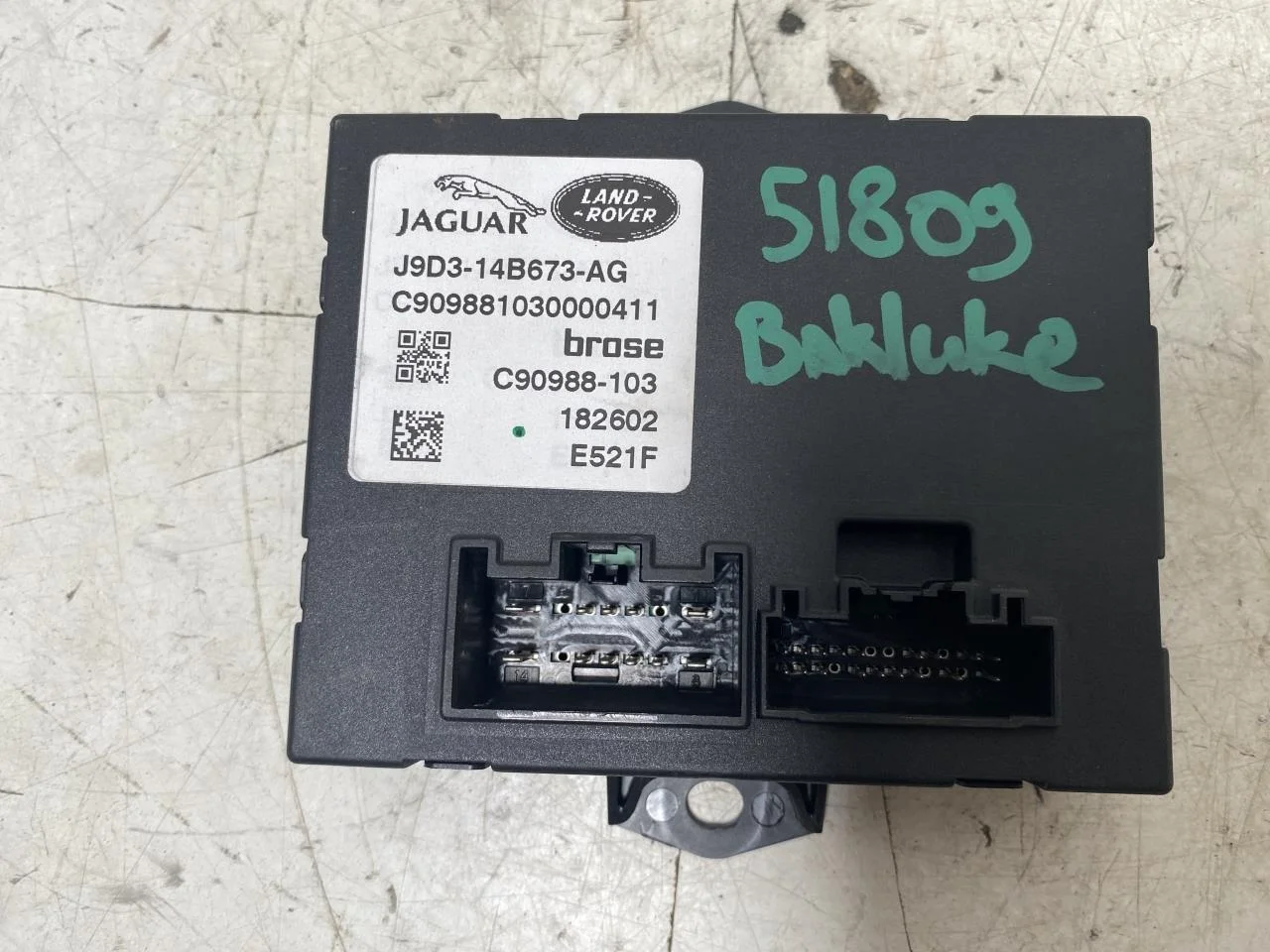 Jaguar I-PACE 2018- Control unit, tailgate view 4