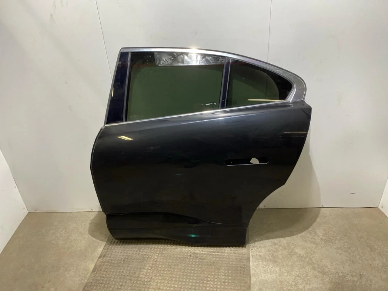 Jaguar I-PACE 2018- Rear left door, 4-door