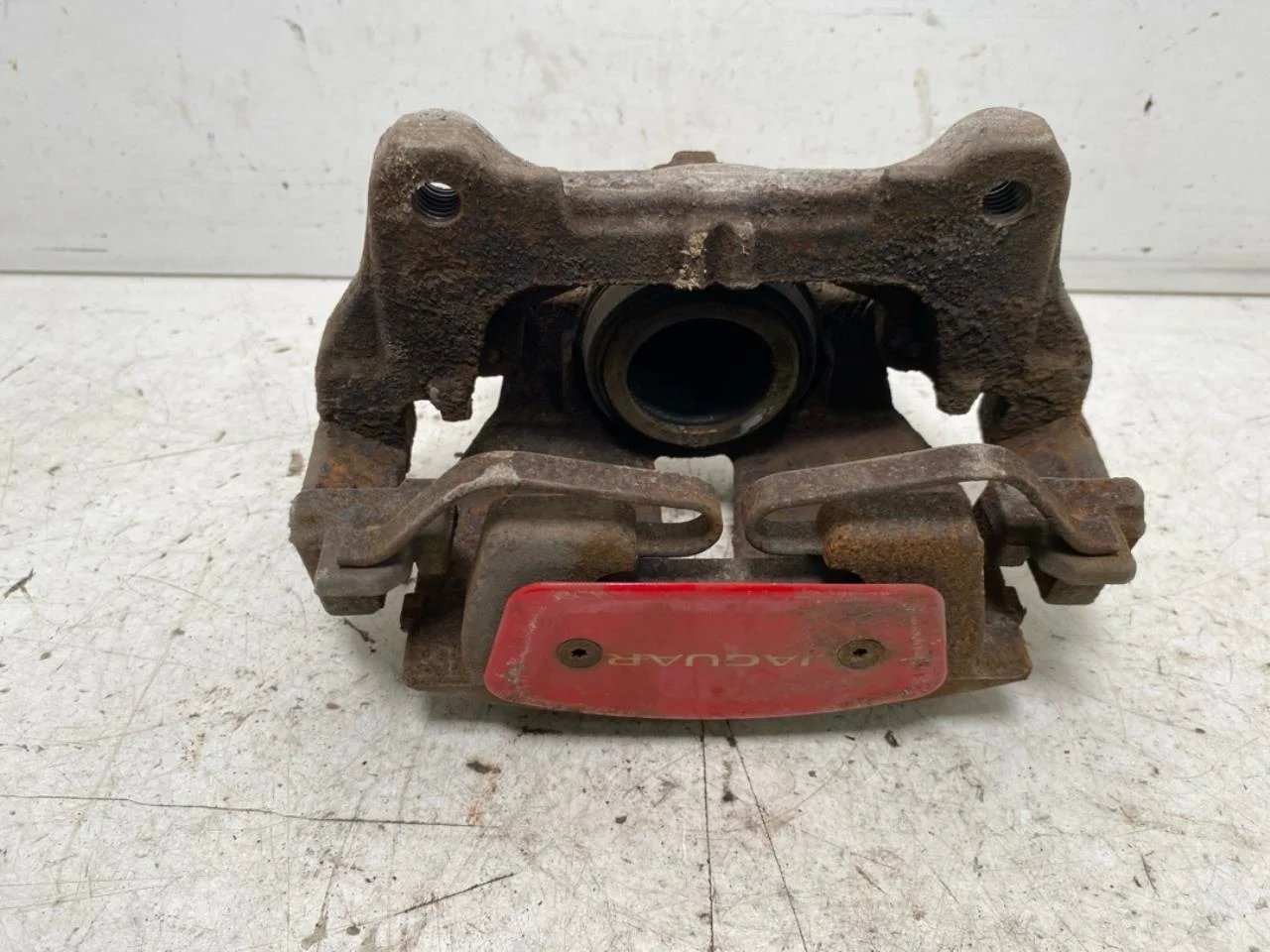 Jaguar I-PACE 2018- Front right brake caliper view 3