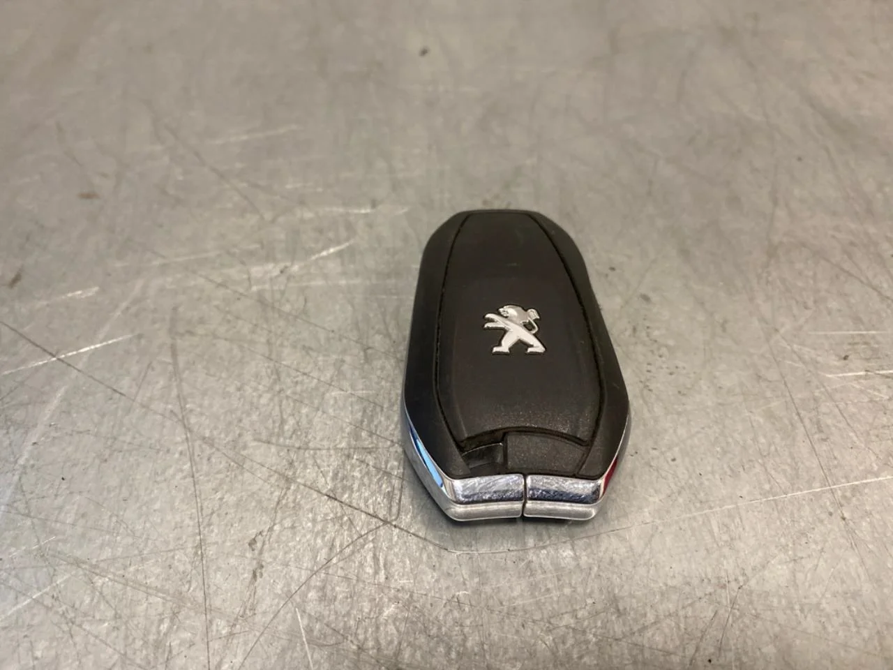 Peugeot 208/E-208 2020-> Remote control, central locking / alarm