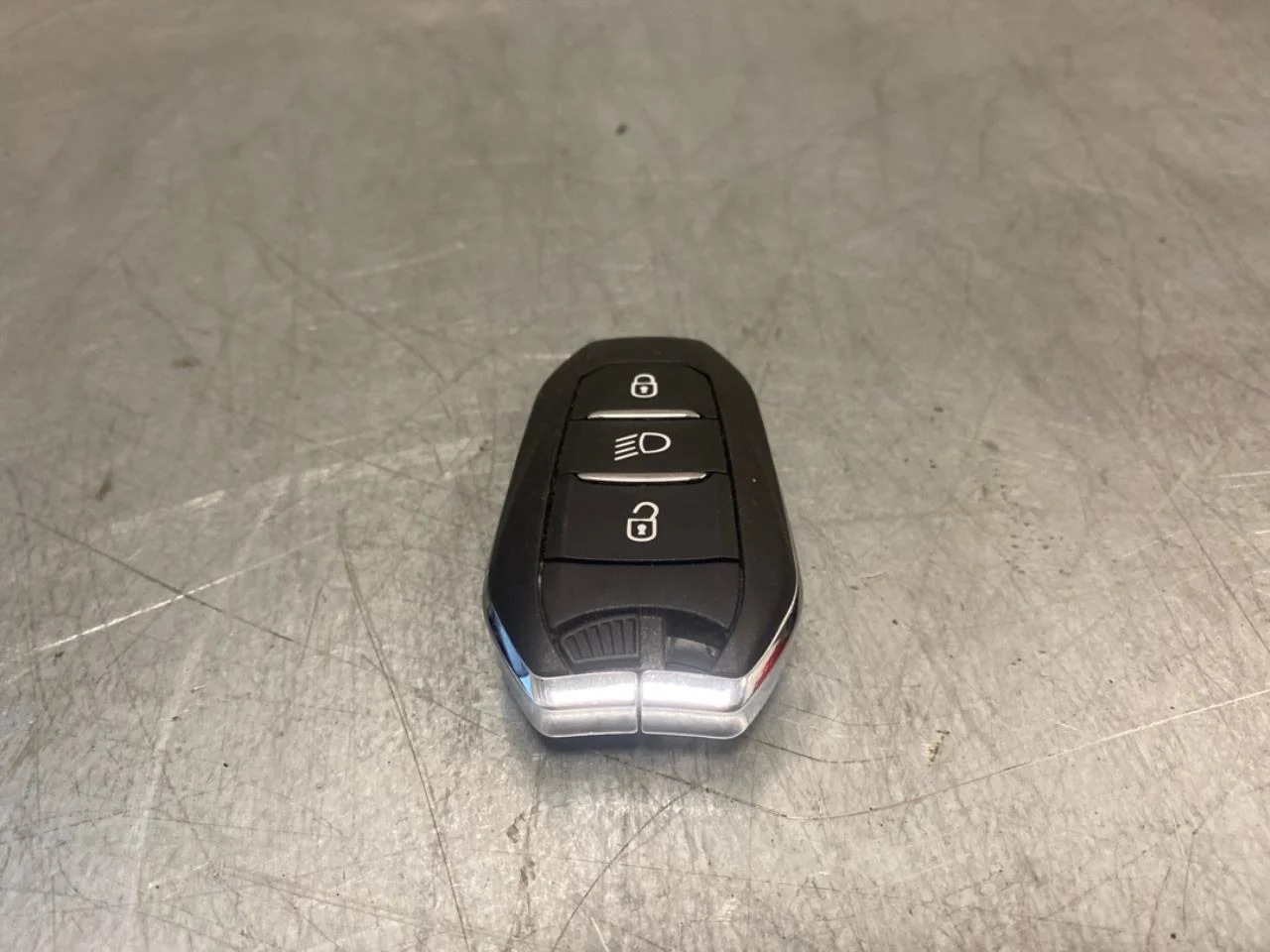 Peugeot 208/E-208 2020-> Remote control, central locking / alarm view 2