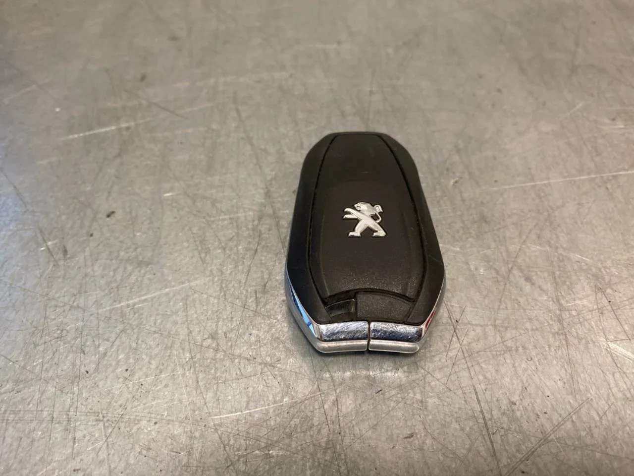 Peugeot 208/E-208 2020-> Remote control, central locking / alarm view 3