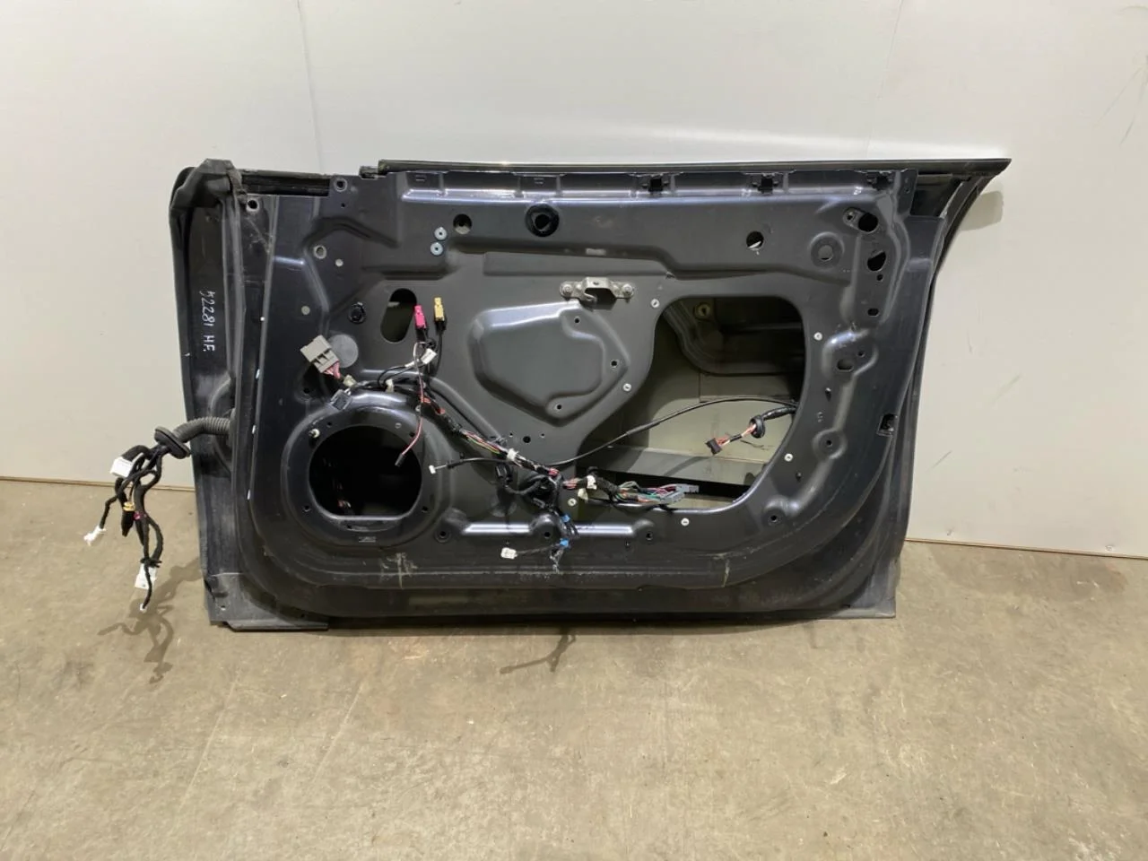 Tesla MODEL S 2013- Door, 4-door, front right view 3