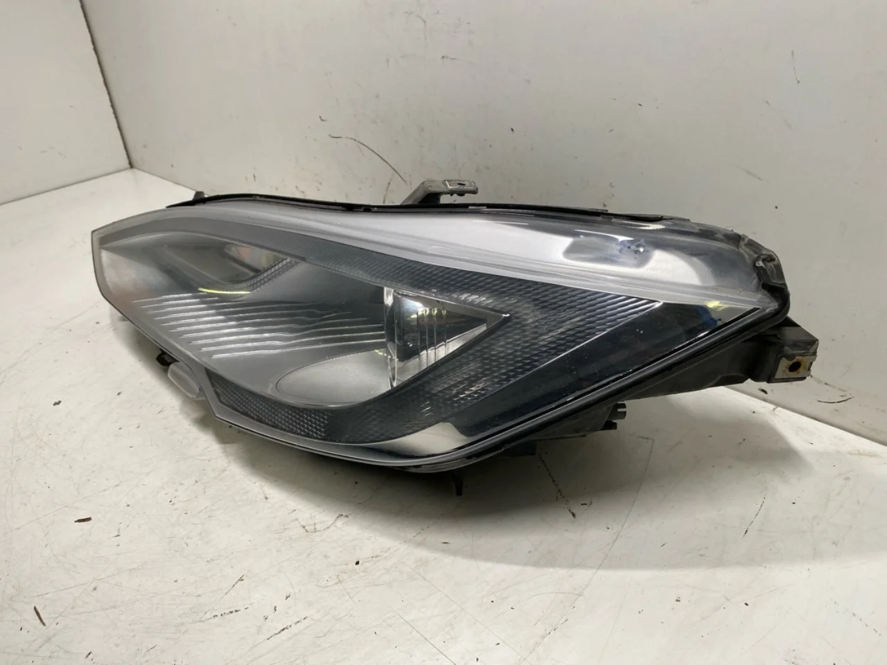 Tesla MODEL S 2013- Left headlight view 2