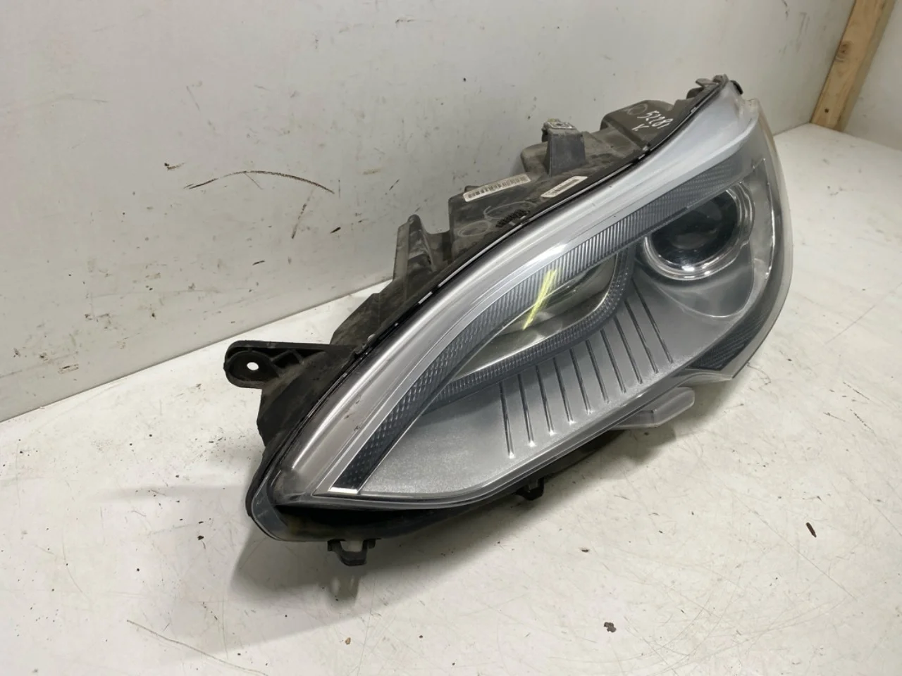 Tesla MODEL S 2013- Left headlight view 3