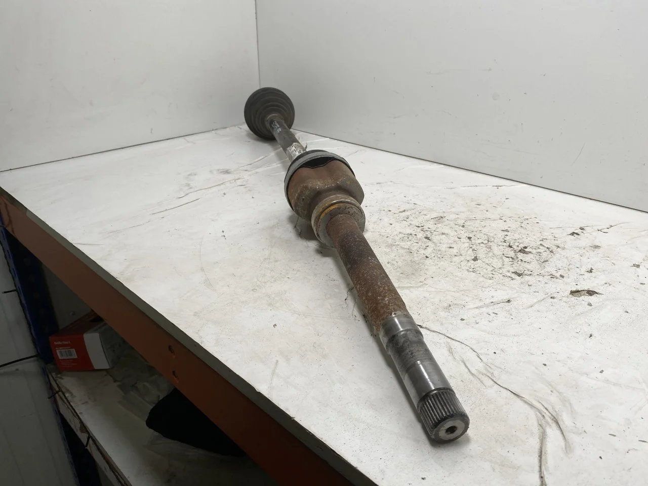 Peugeot 3008/E-3008 2024- Front right driveshaft view 3