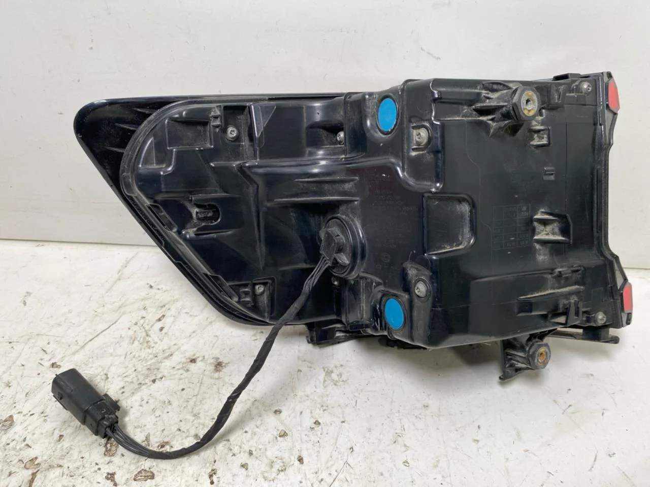 Polestar 2 2020- Right tail light view 2