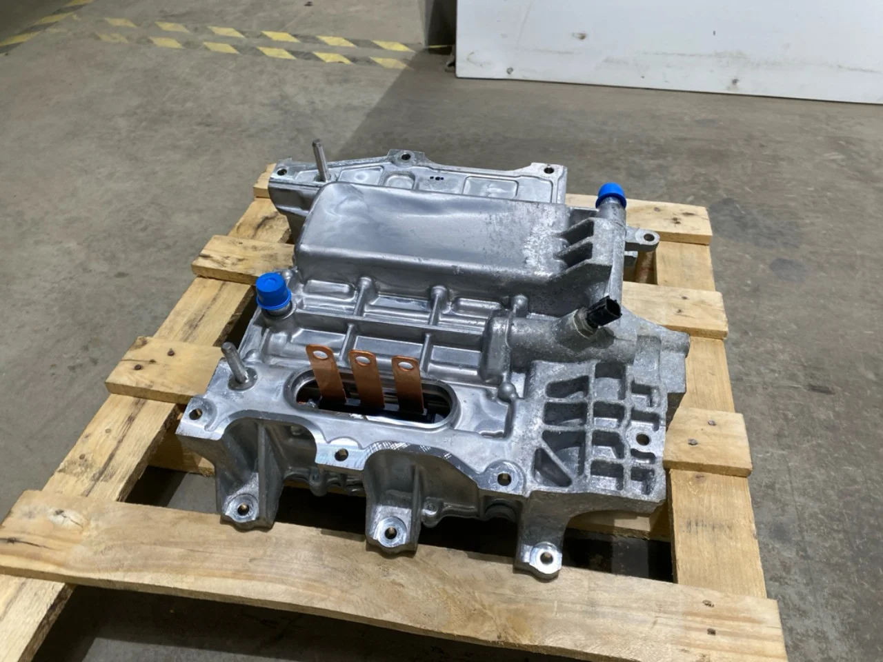 Nissan LEAF 2017-24 Inverter, 12-220V vedere 4
