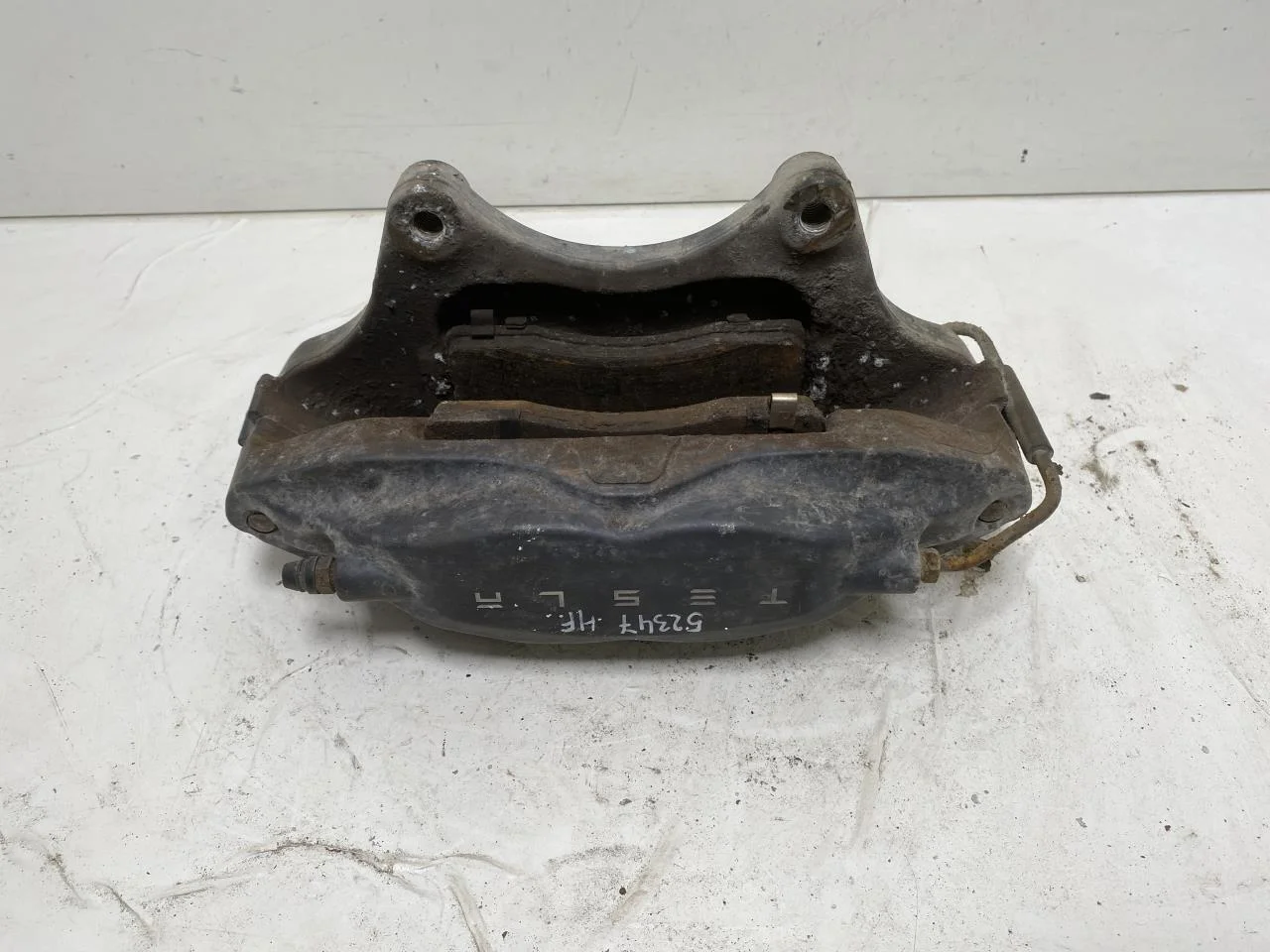 Tesla MODEL S 2013- Front right brake caliper view 4
