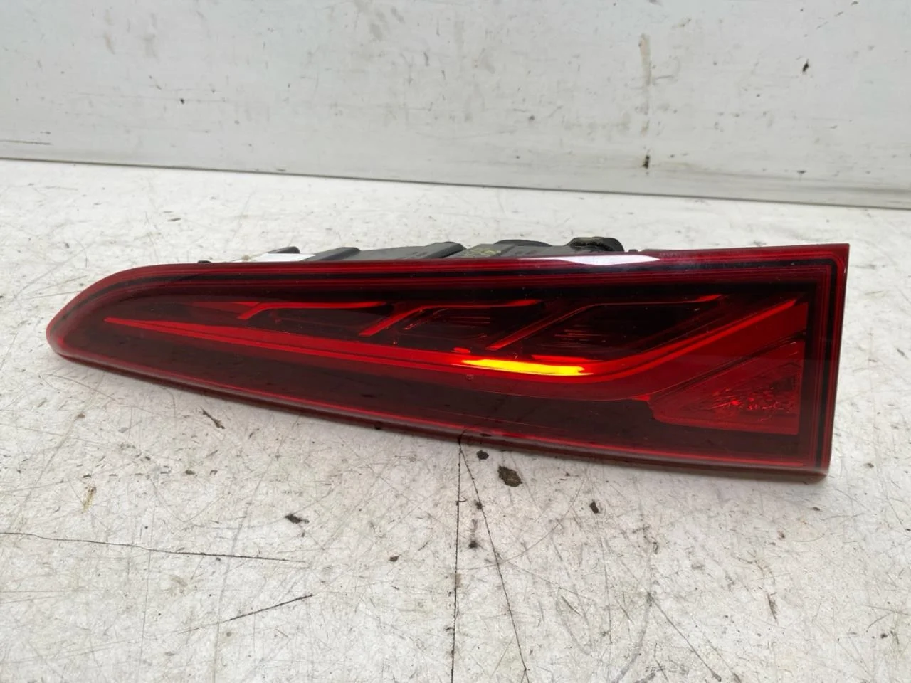 Hyundai KONA / ELECTRIC 2018-23 Lampă spate, stânga, pe hayon (interioară)