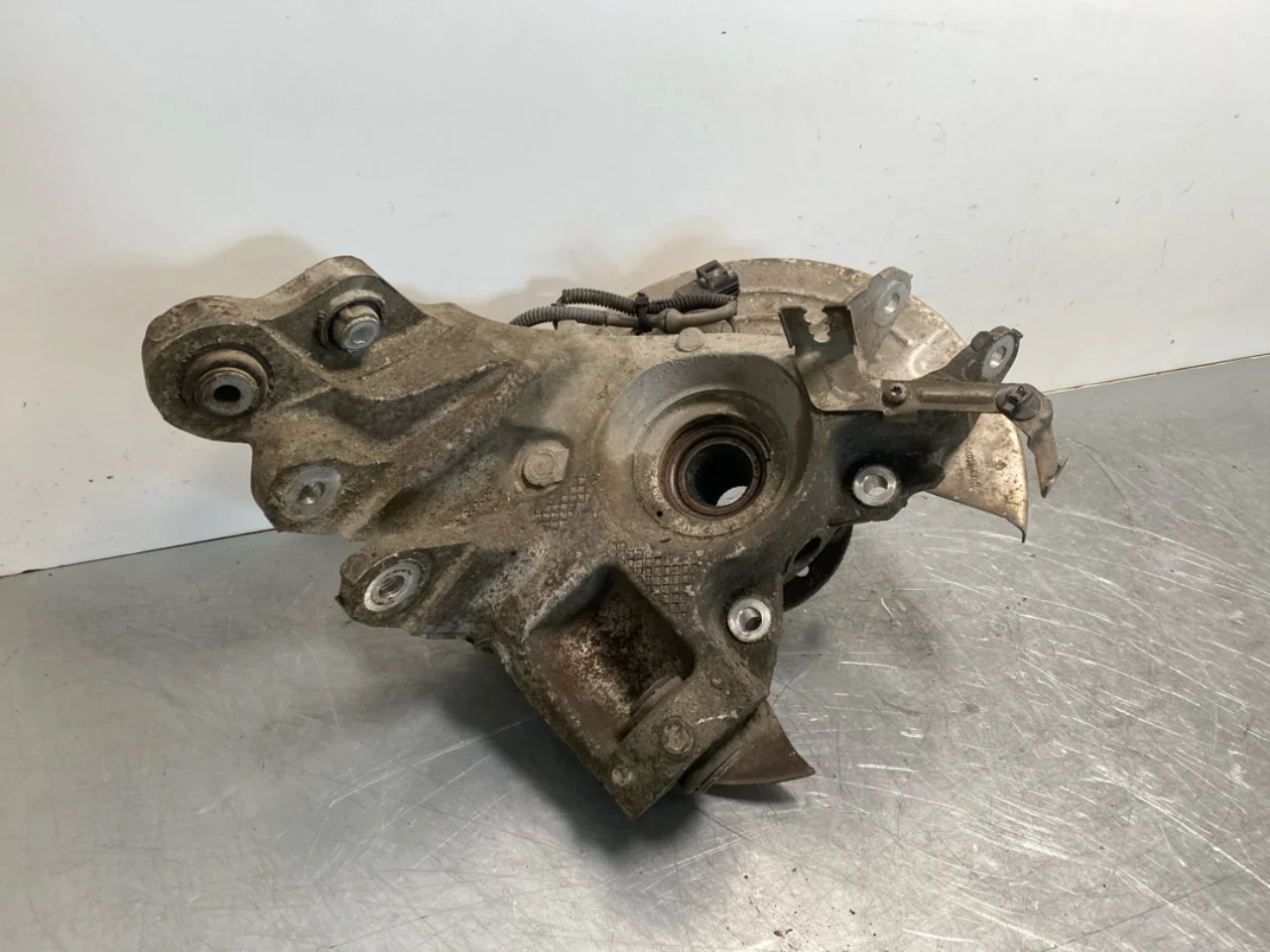 Jaguar I-PACE 2018- Stub axle carrier, right rear view 2