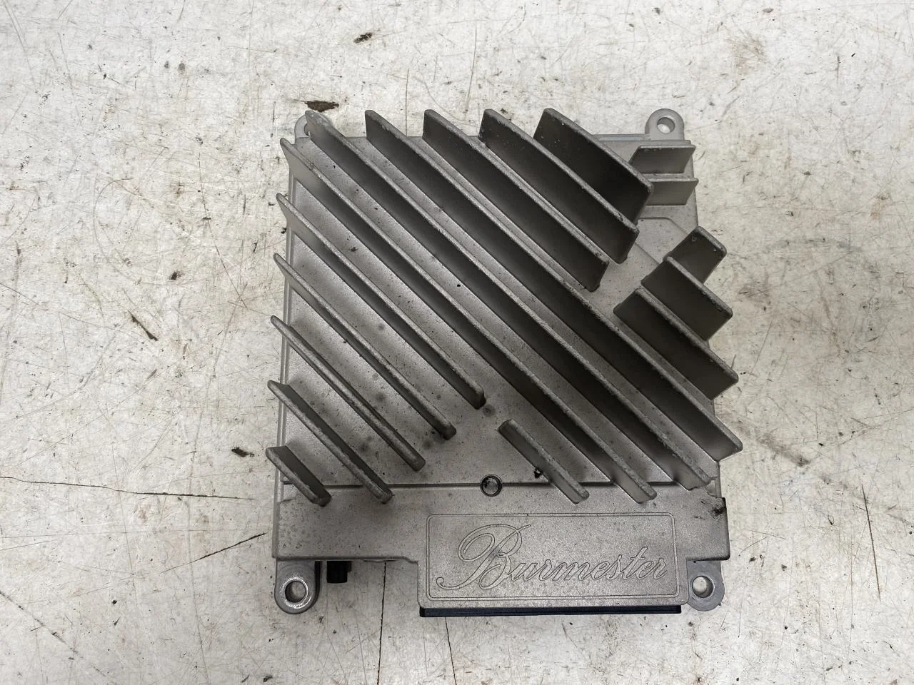 Mercedes EQC 2020- Amplificator radio / hi-fi