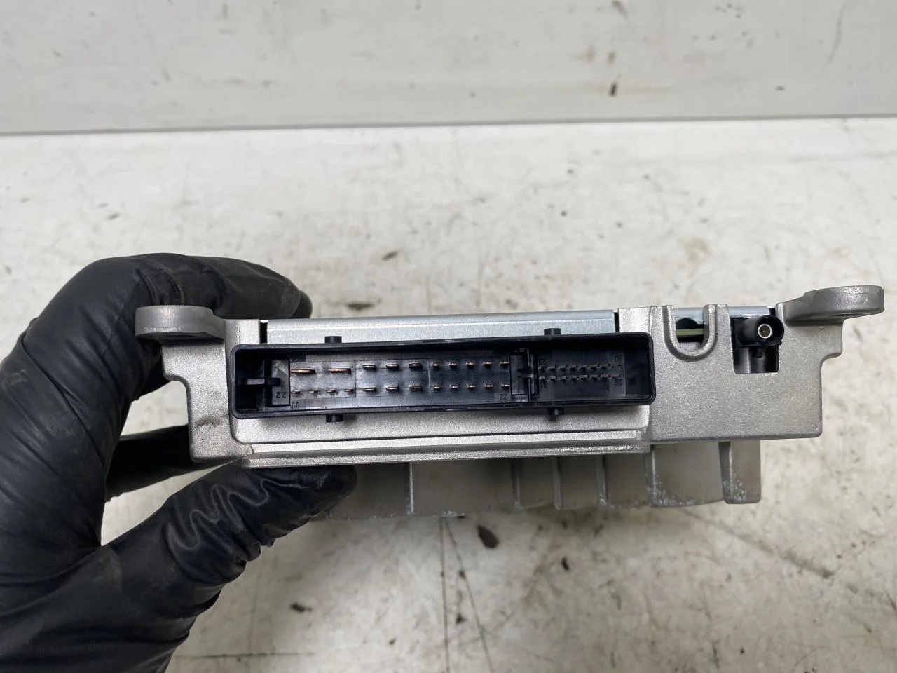 Mercedes EQC 2020- Amplificator radio / hi-fi vedere 3