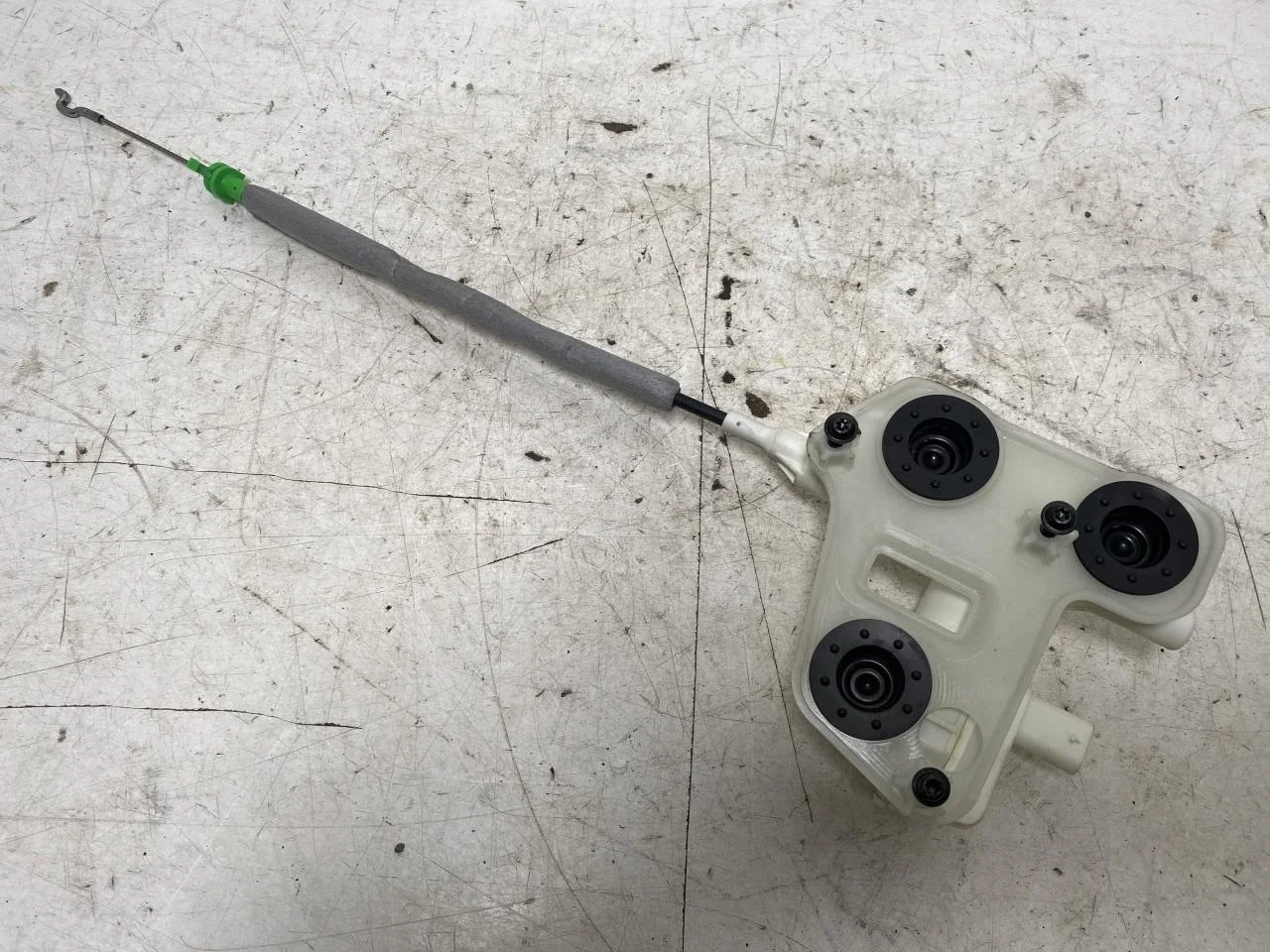 Mercedes EQC 2020- Central locking motor, tailgate view 2