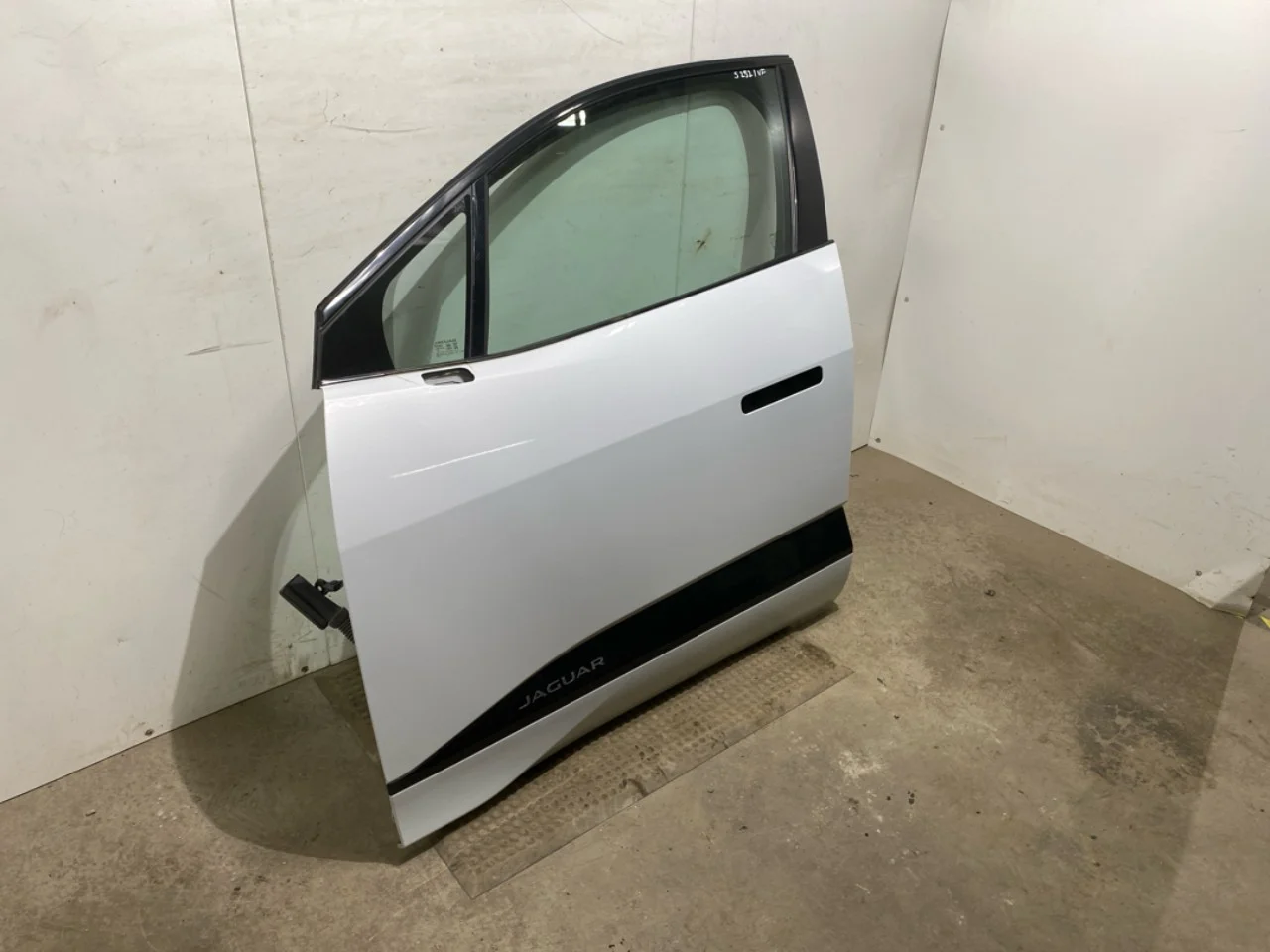 Jaguar I-PACE 2018- Ajtó, 4 ajtós, első, bal nézet 2