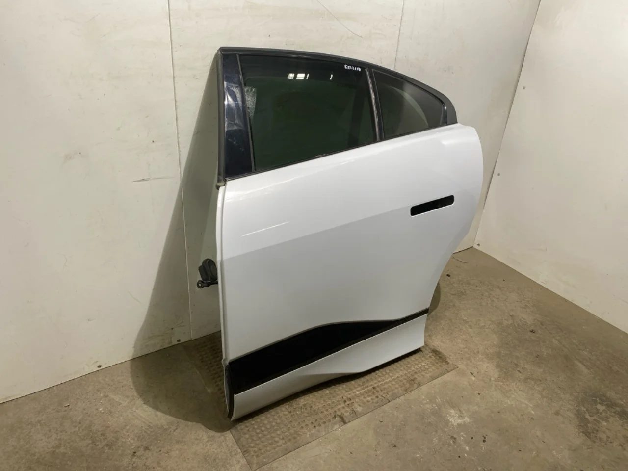 Jaguar I-PACE 2018- Rear left door, 4-door view 2