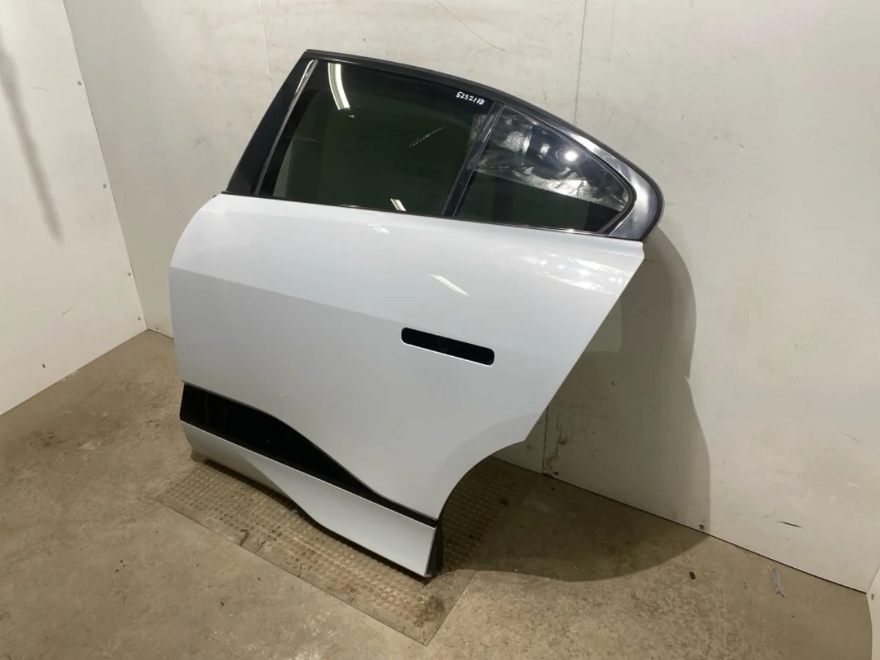 Jaguar I-PACE 2018- Rear left door, 4-door view 3