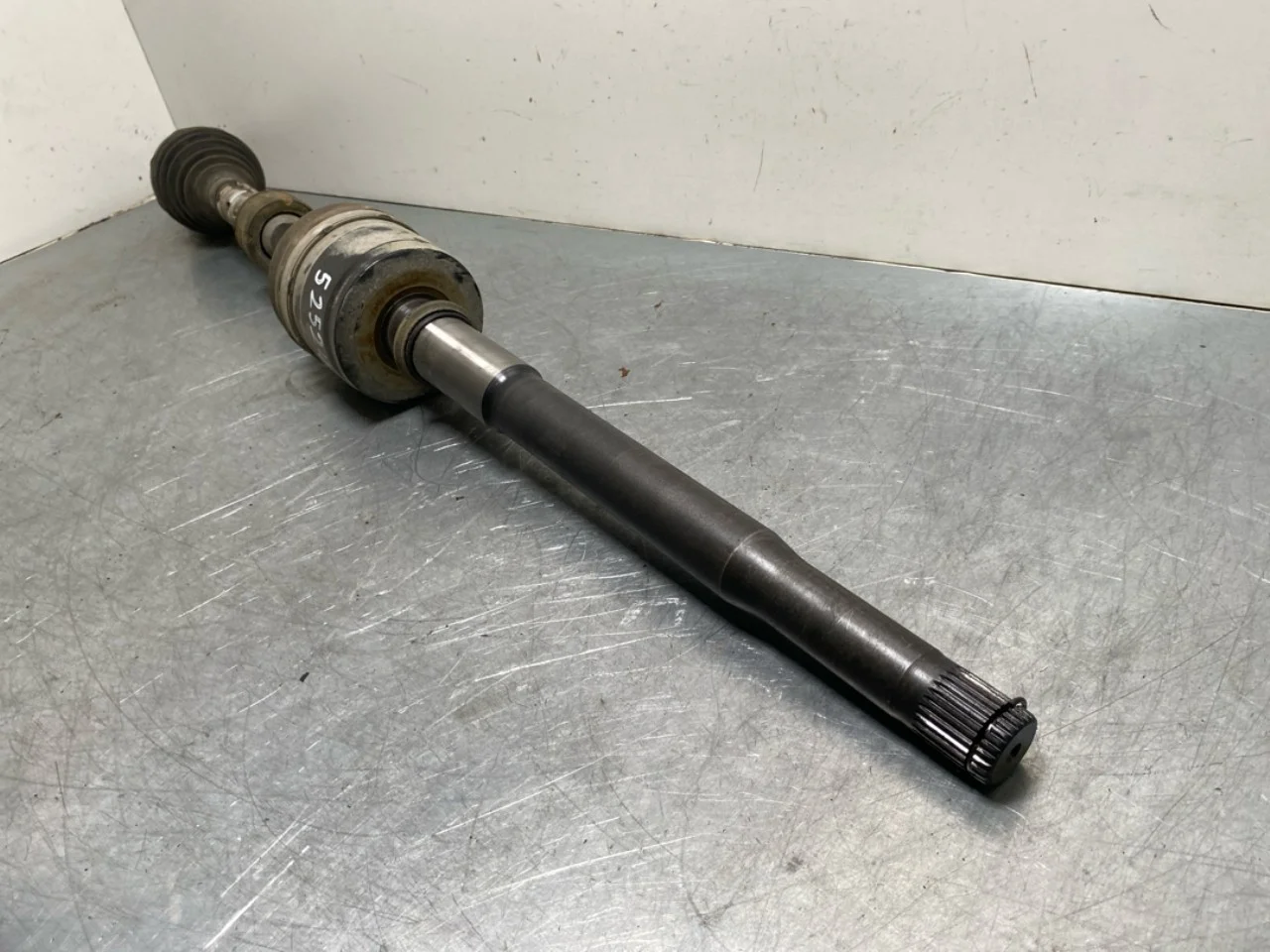 Jaguar I-PACE 2018- Front right driveshaft view 3