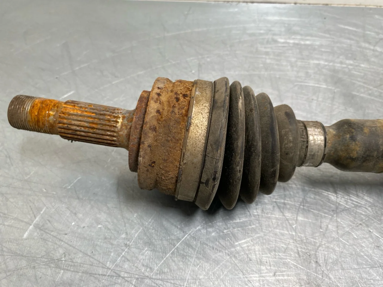 Peugeot 2008/E-2008 2020-> Front right driveshaft view 2