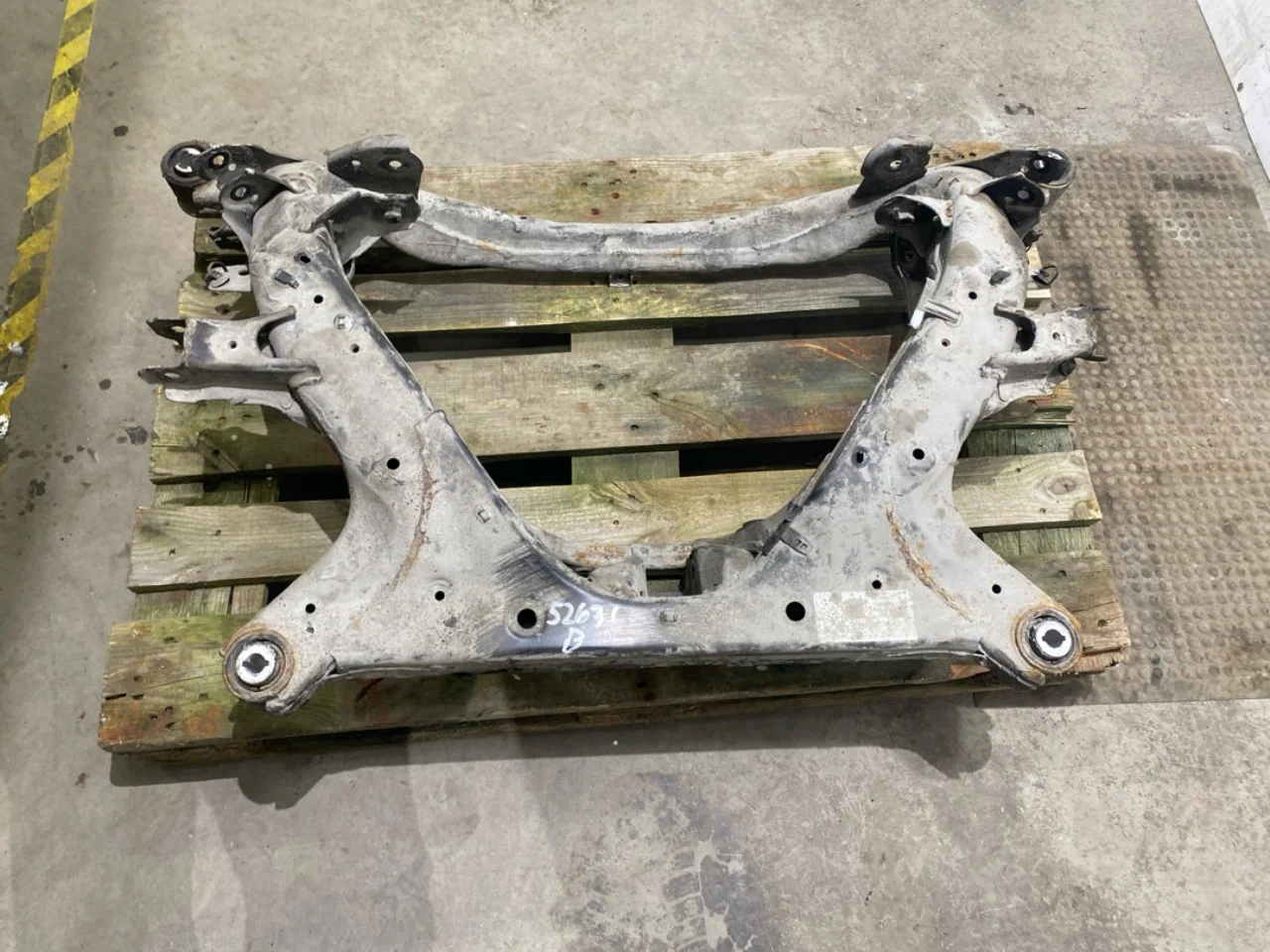 Tesla MODEL 3 2017--> Rear axle crossmember / subframe