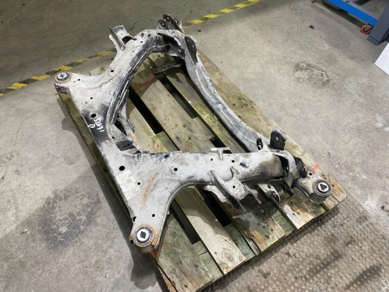 Tesla MODEL 3 2017--> Rear axle crossmember / subframe view 3