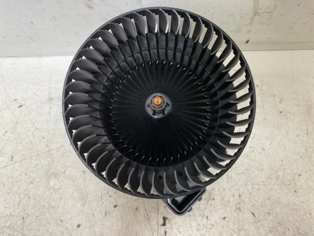 Fisker OCEAN Fűtésventilátor motor view 2