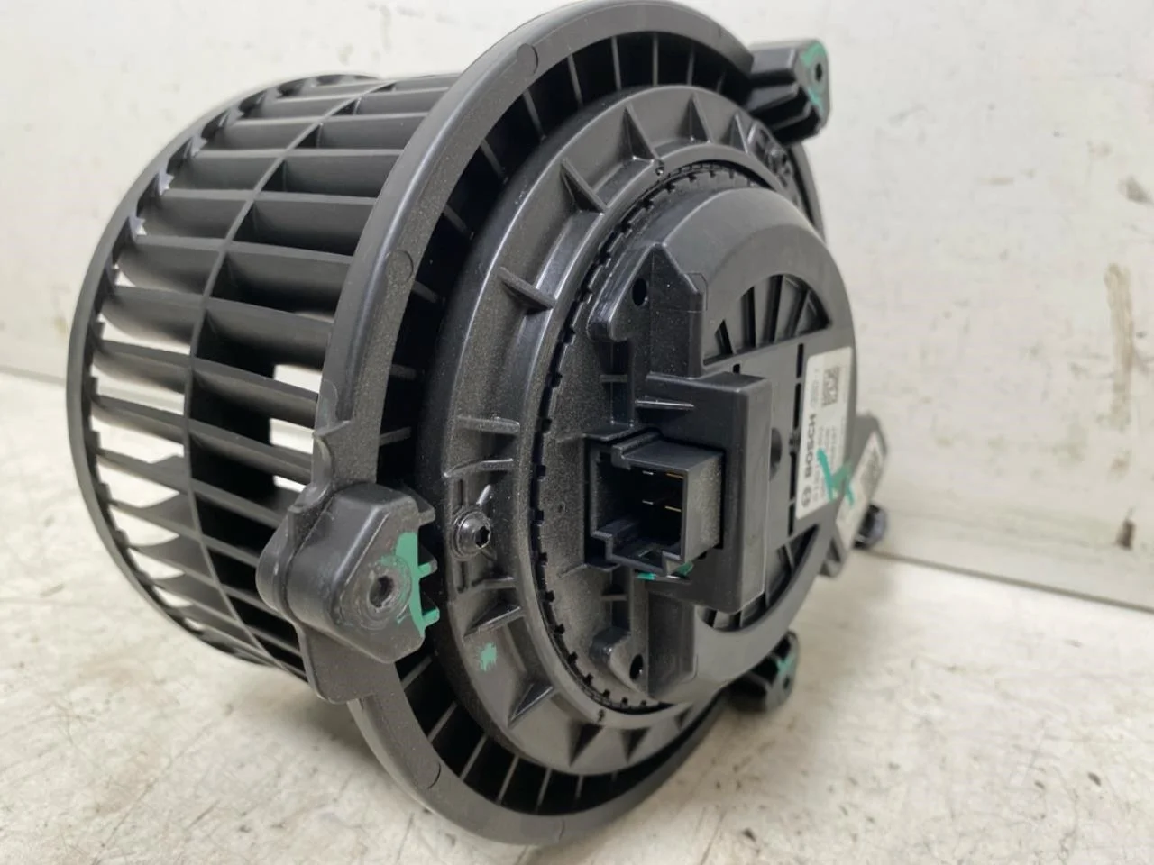 Fisker OCEAN Fűtésventilátor motor view 4