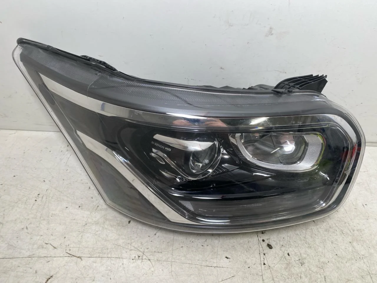 Ford E-TRANSIT 2022- Right headlight