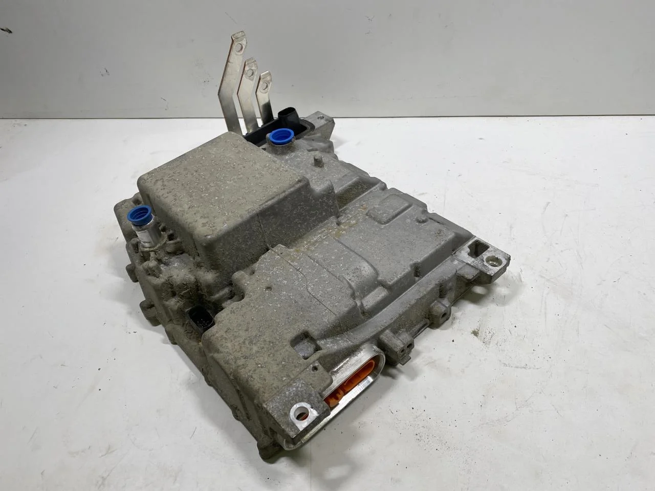 Volkswagen ID.4 2021- Inverter, 12-220V view 2