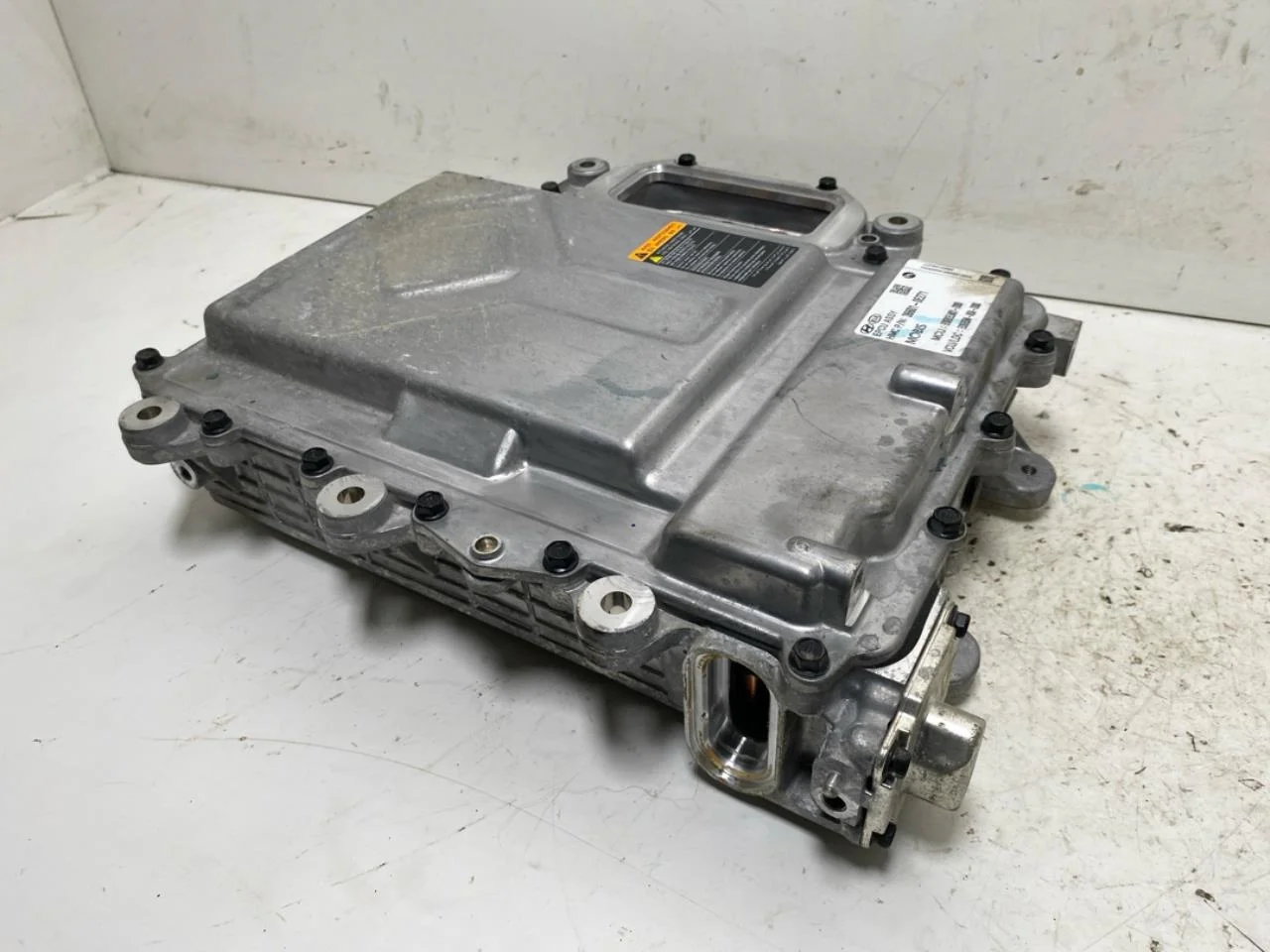 Hyundai KONA / ELECTRIC 2018-23 Battery charger view 2
