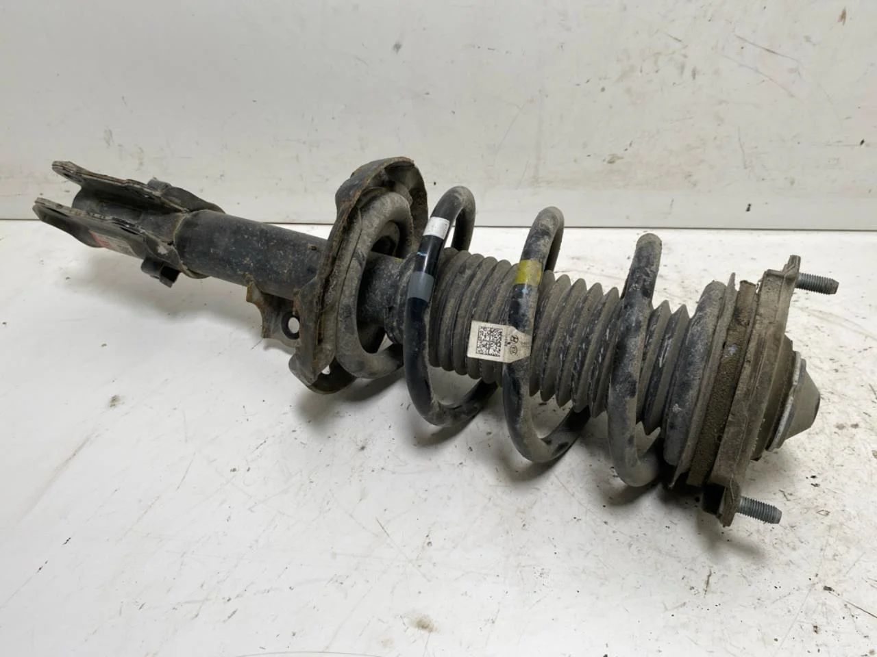 Hyundai KONA / ELECTRIC 2018-23 Strut assembly, front left