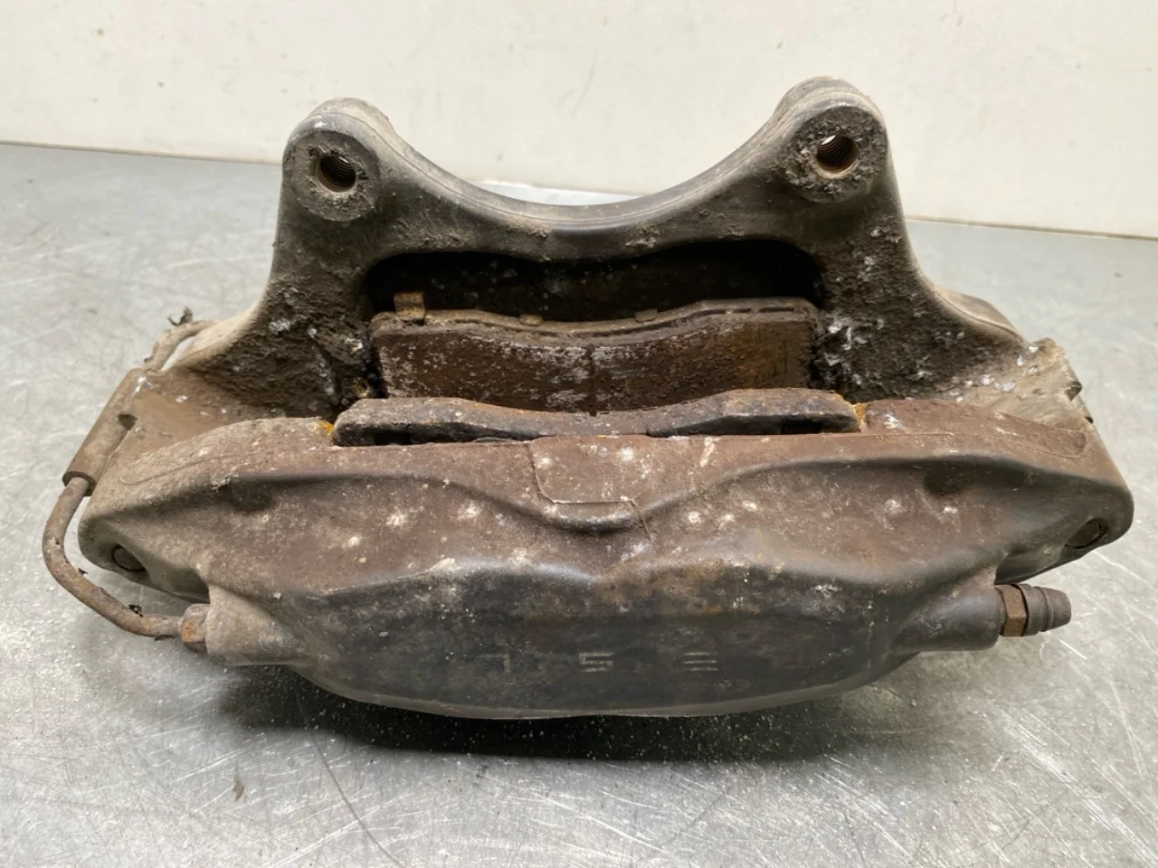 Tesla MODEL X 2016- Front left brake caliper view 3
