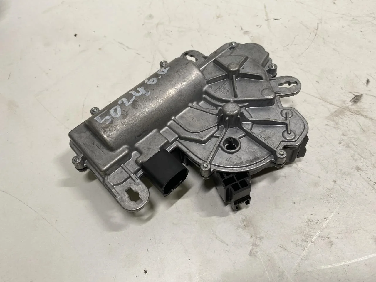 Volkswagen ID.5 2022- Tailgate lock view 2